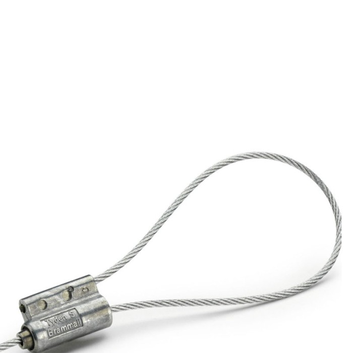 Safety lock for Virtual Reality helmet - cable